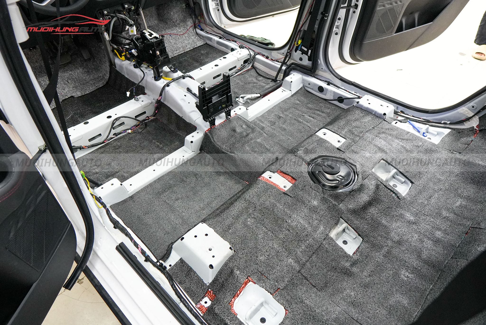 Cách âm sàn xe ô tô Hyundai Stargazer