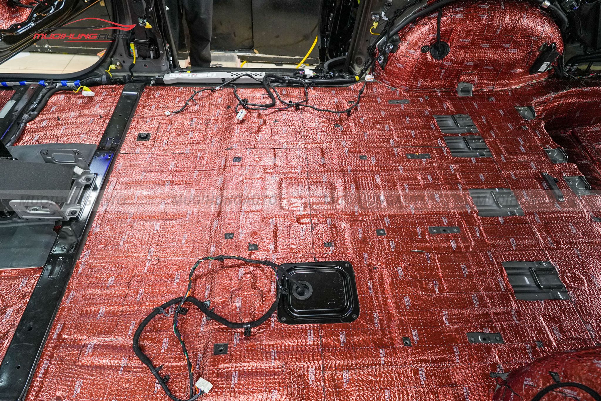 Cách âm sàn xe ô tô Kia Carnival 2025