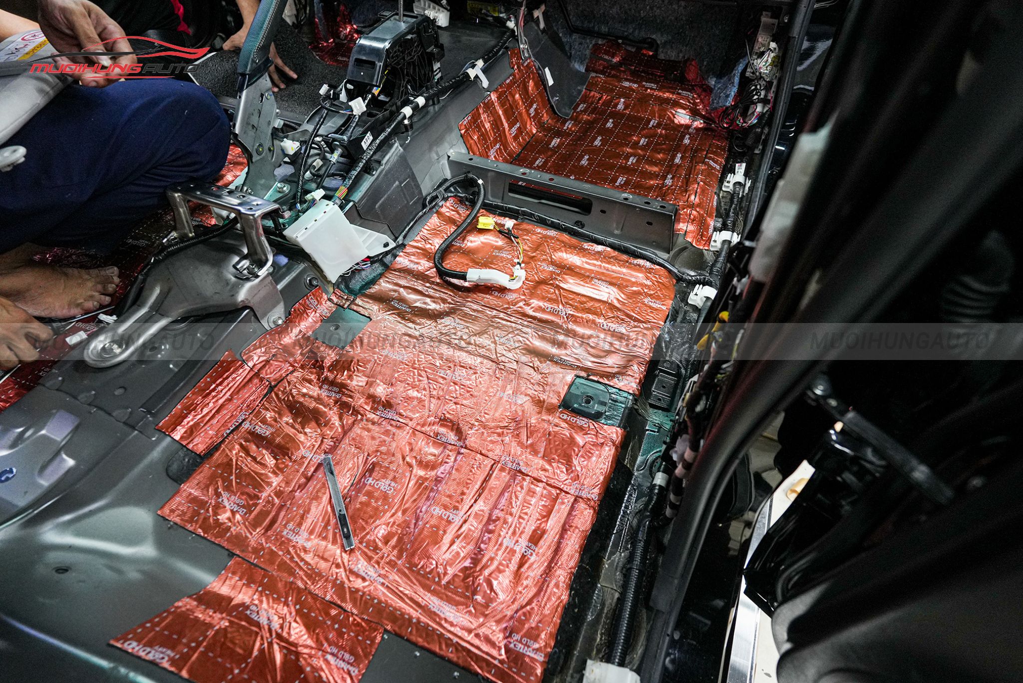 Cách âm sàn xe ô tô Peugeot 5008