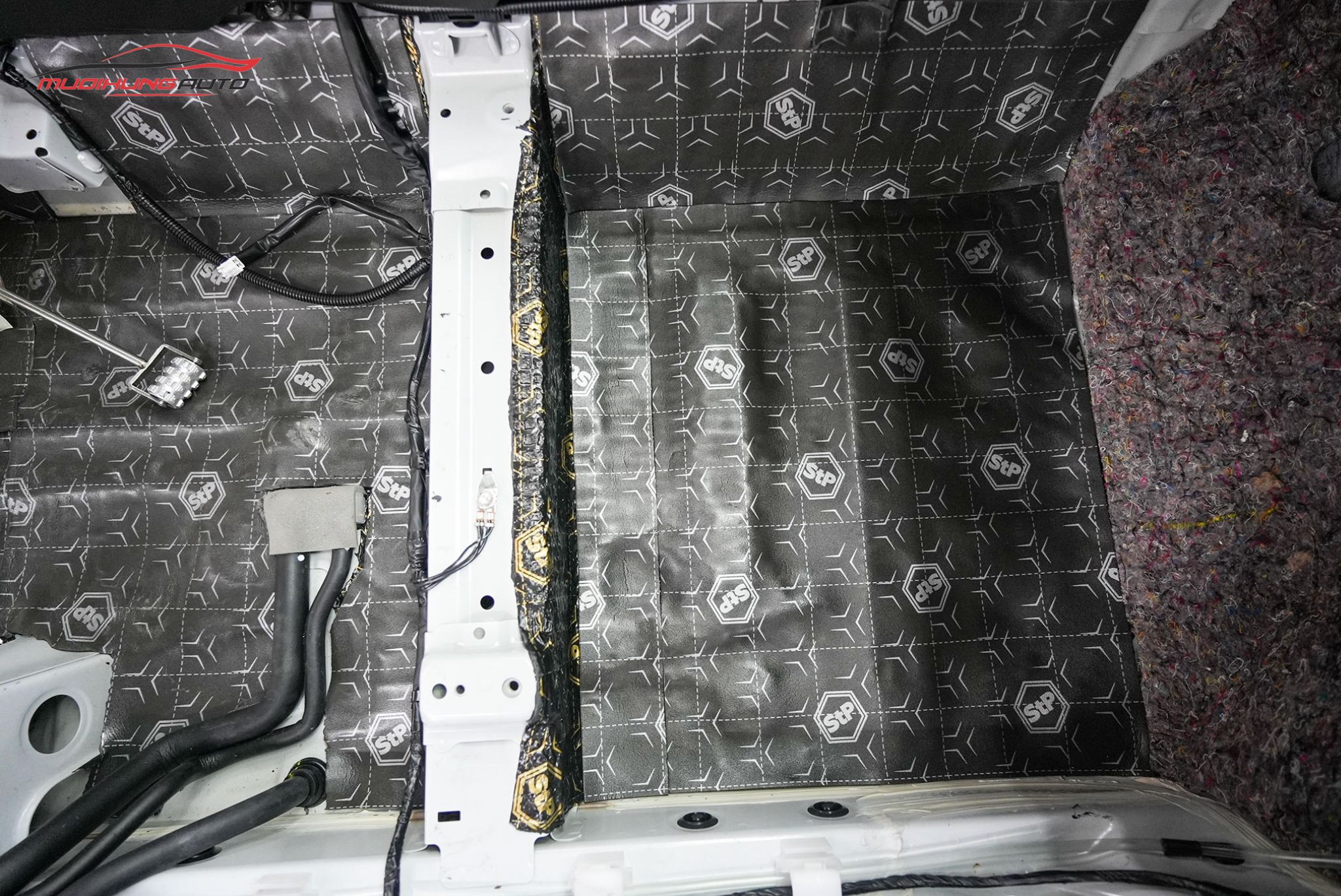 Cách âm sàn xe ô tô Suzuki Ertiga 2024