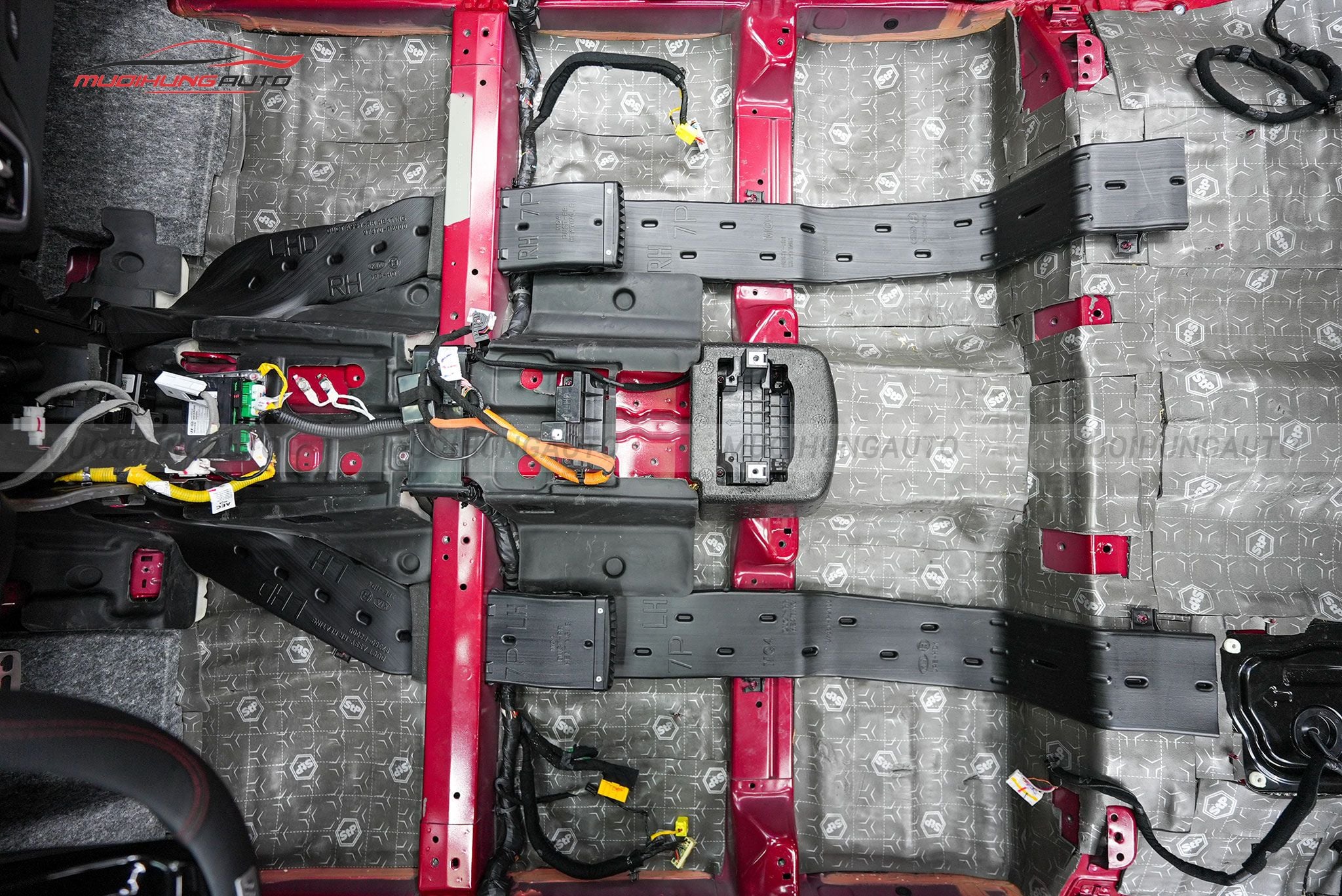 Cách âm sàn xe Toyota Camry 2014