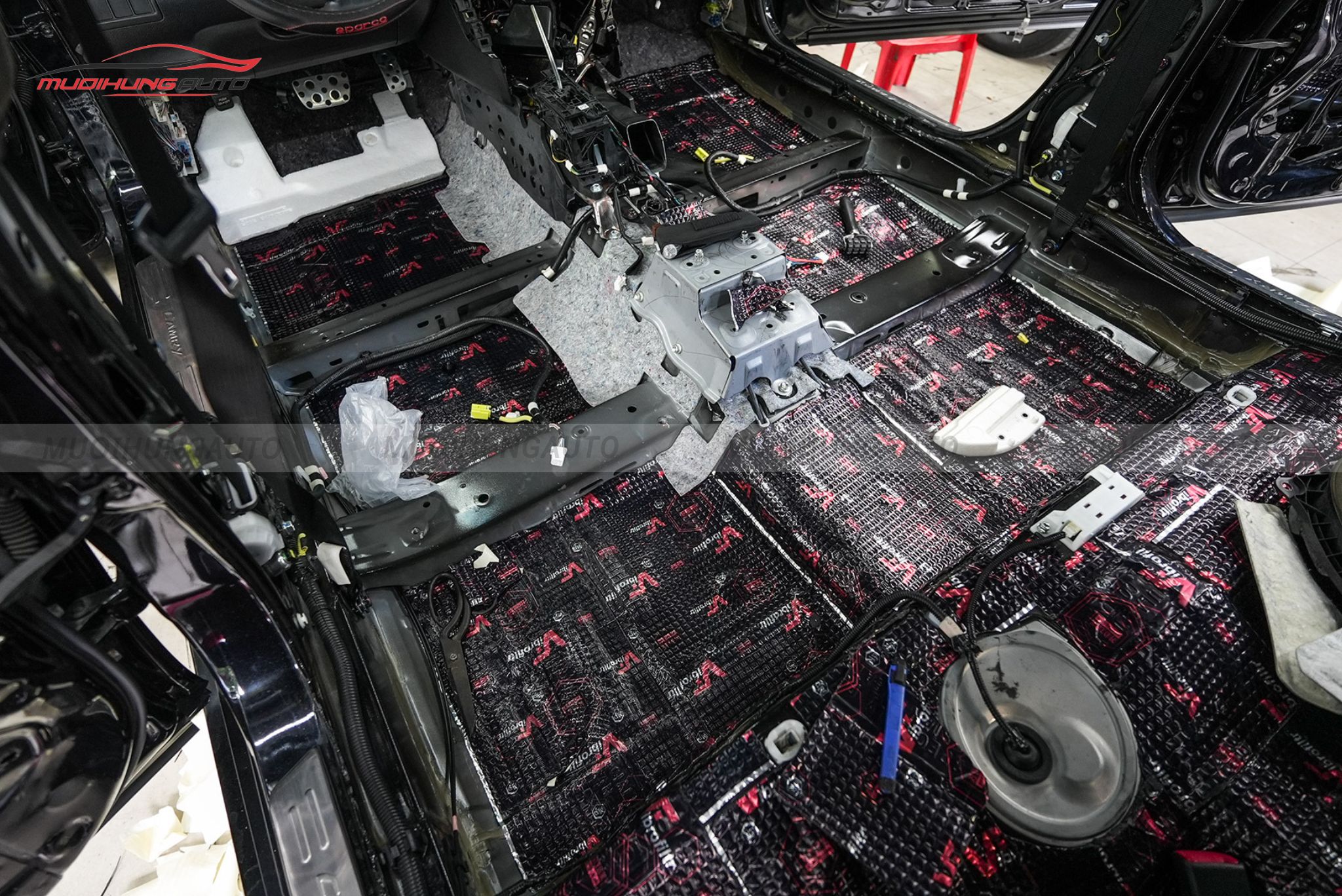 Cách âm sàn xe Toyota Camry 2008