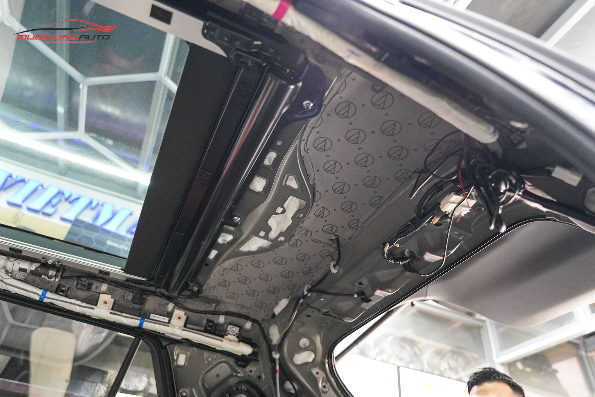 Cách âm trần xe cho Toyota Yaris Cross 2024