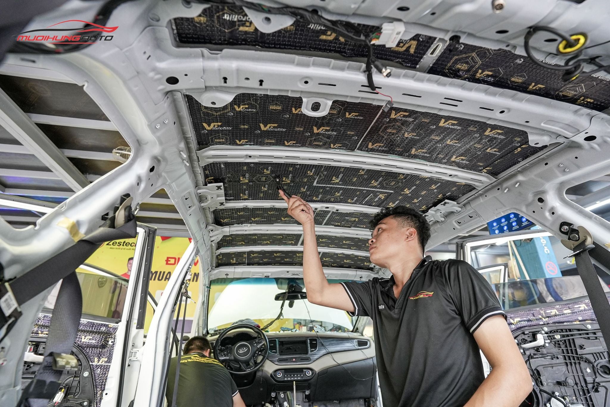 Cách âm trần xe hơi Kia Rondo 2015