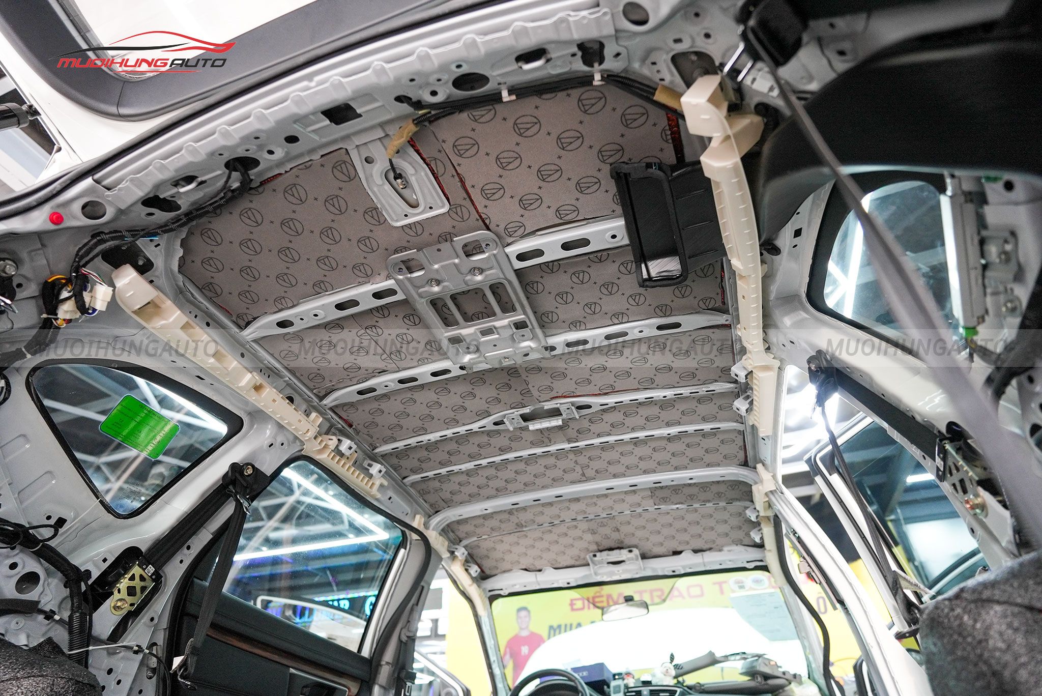 Cách âm trần xe hơi Kia Sorento 2023