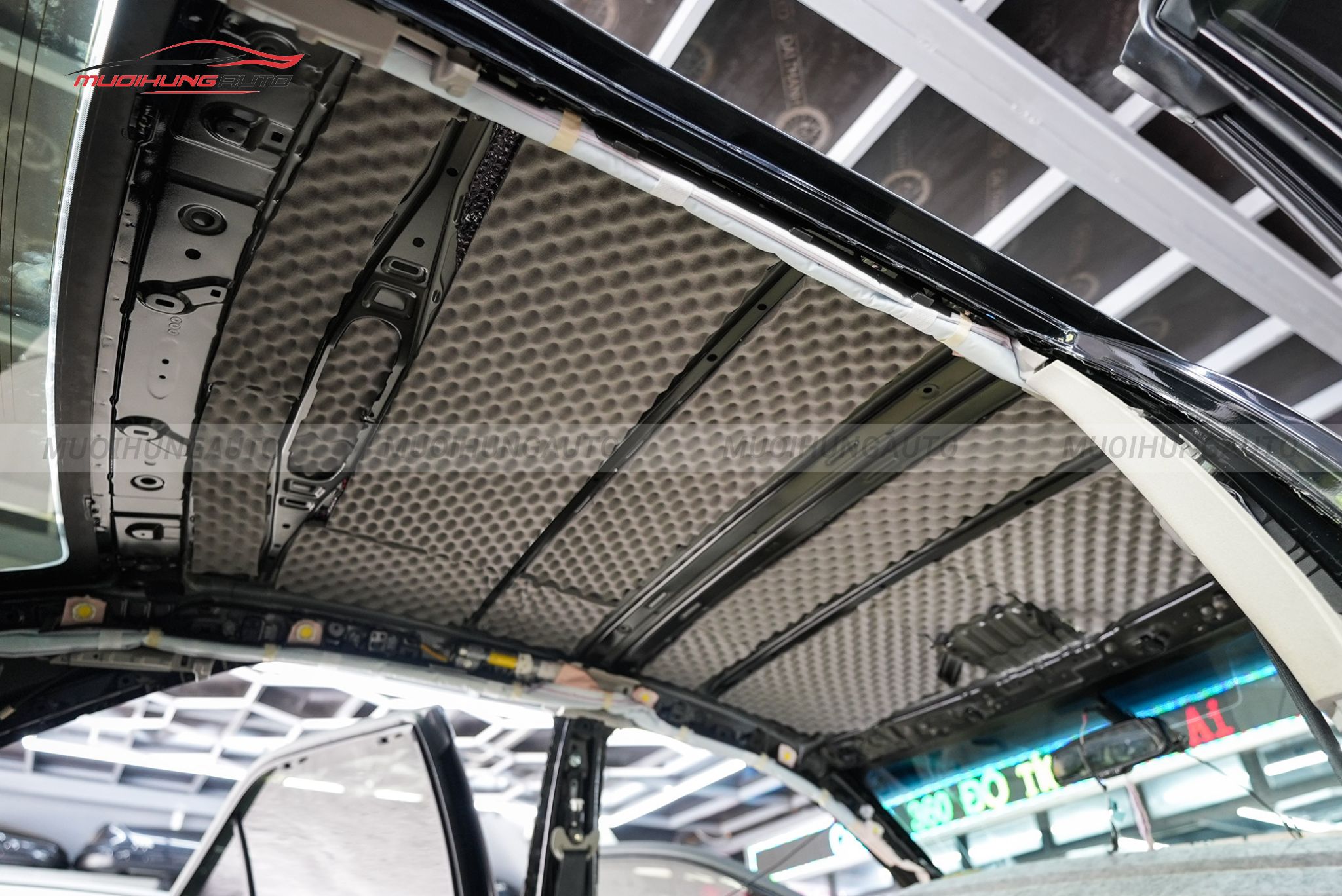 Cách âm trần xe hơi Mitsubishi Outlander 2020