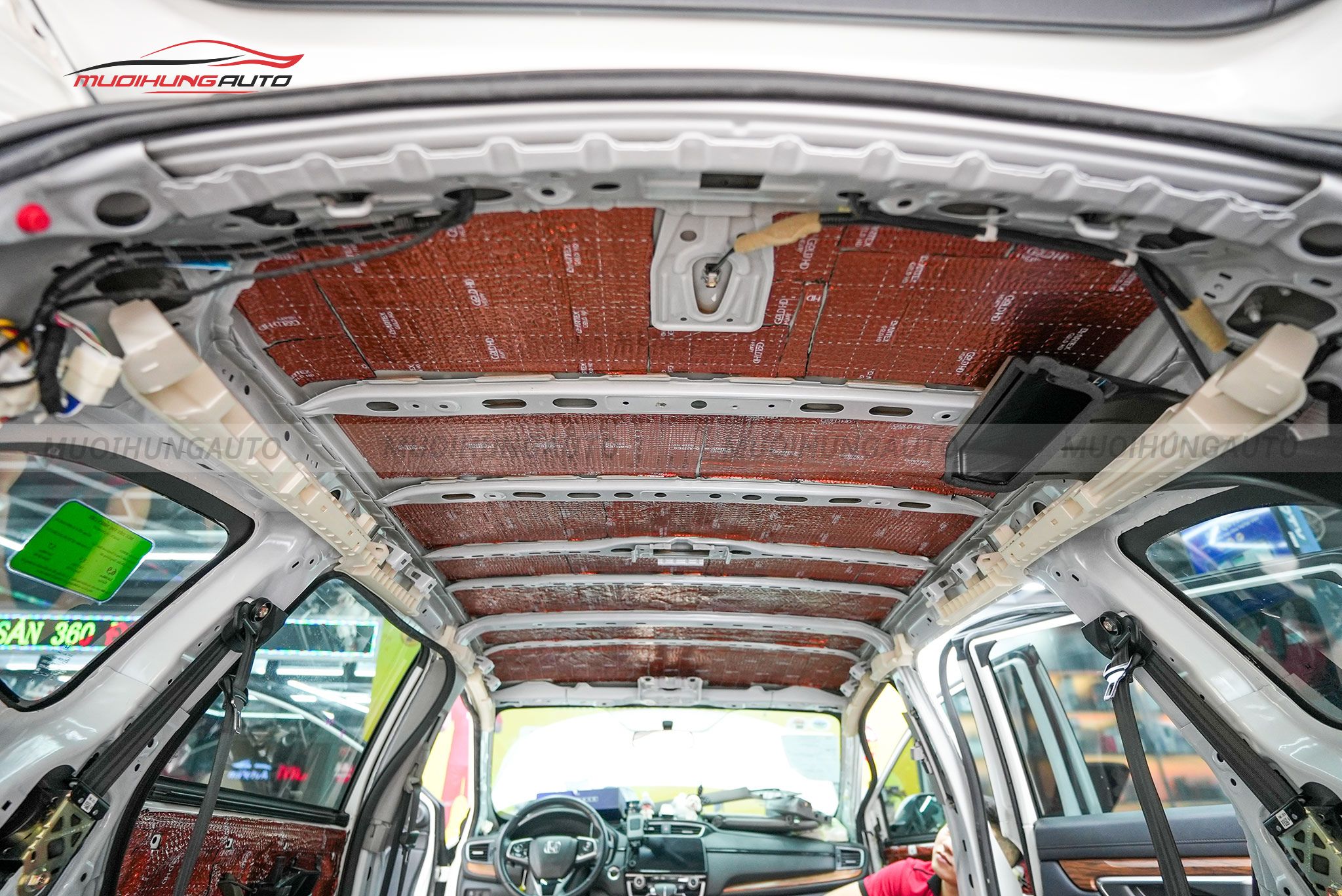 Cách âm trần xe Kia Sorento 2023