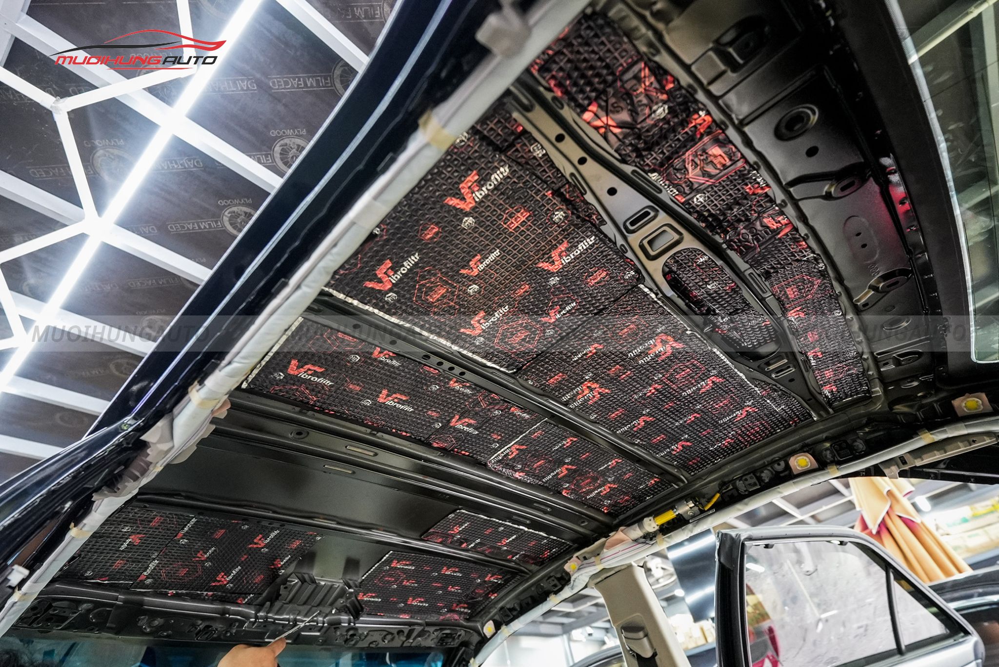 Cách âm trần xe Mitsubishi Outlander 2020