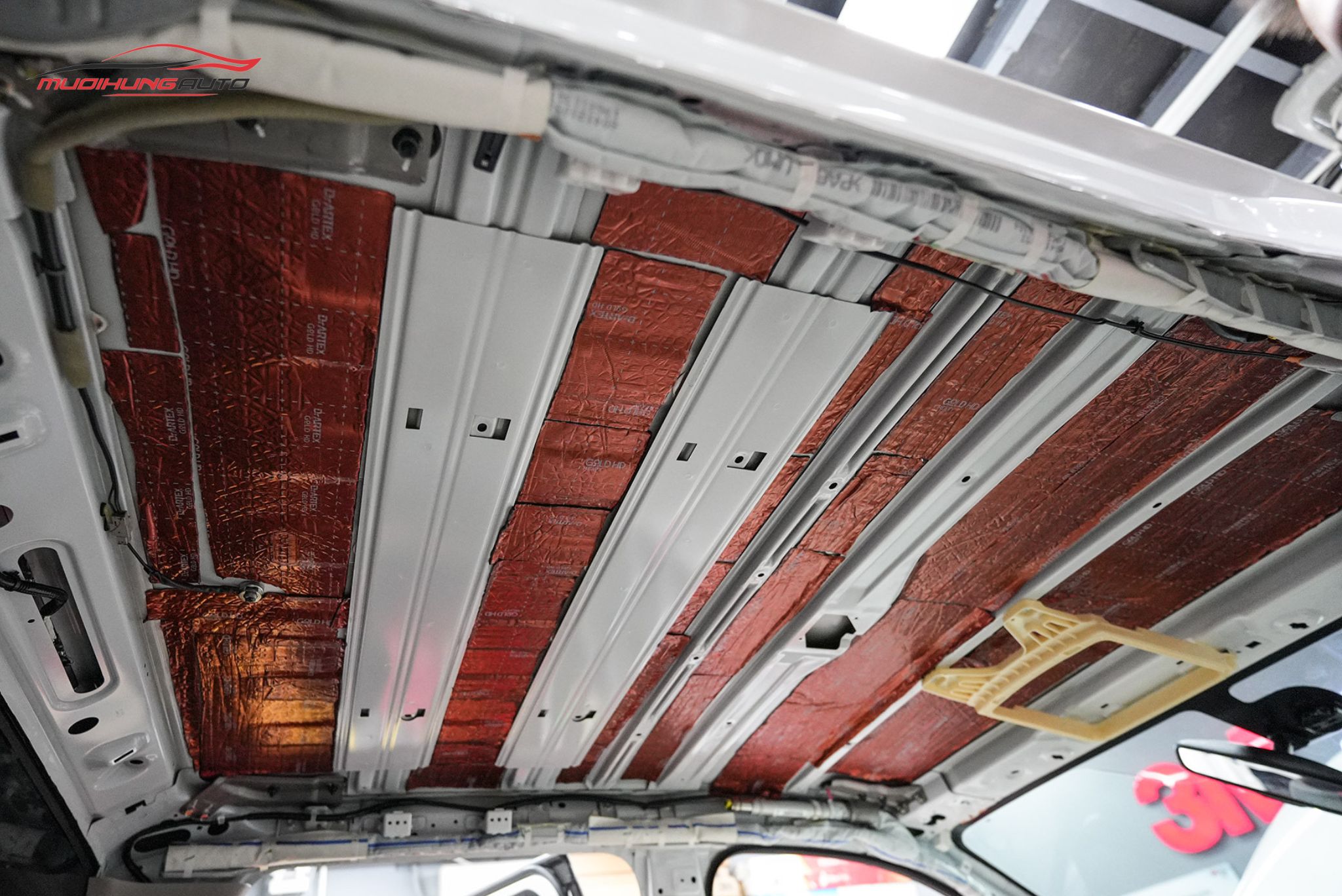 Cách âm trần xe Nissan Navara 2022