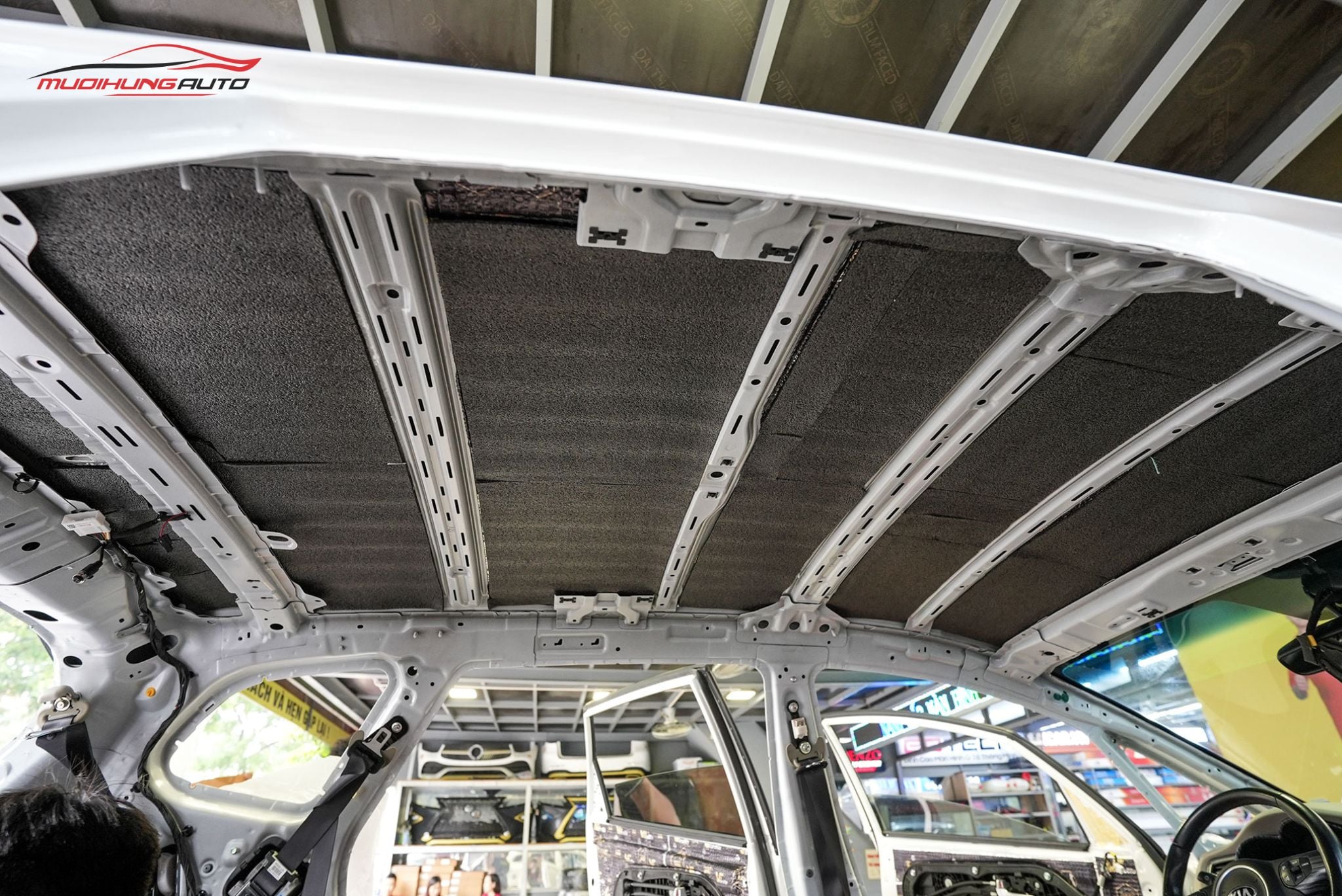 Cách âm trần xe ô tô Kia Rondo 2015