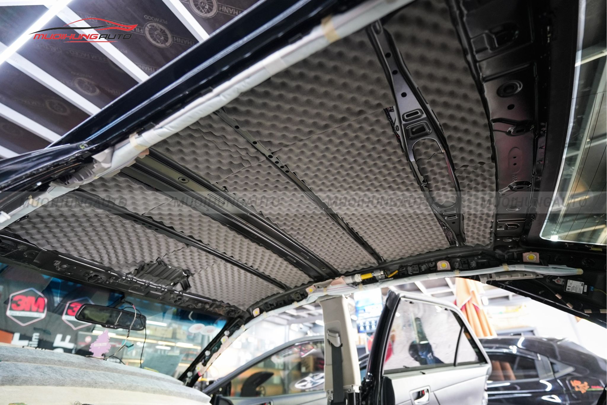 Cách âm trần xe ô tô Mitsubishi Outlander 2020