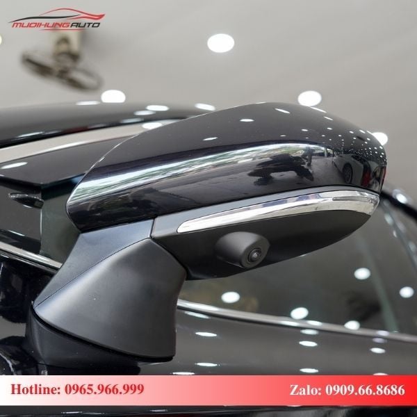 Camera bên tài xe Toyota Camry 2019