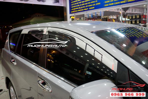 Che mưa xe Toyota Innova 2019 01