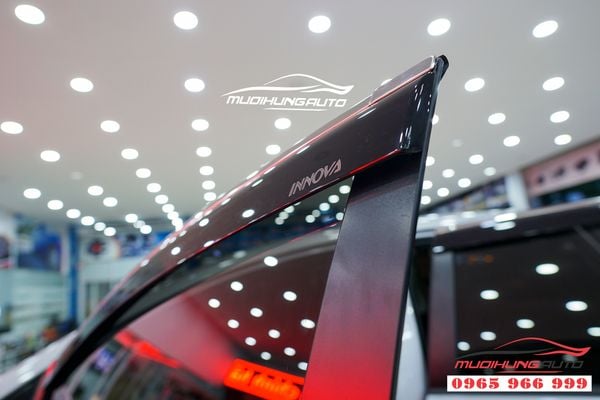 Che mưa xe Toyota Innova 2019 03