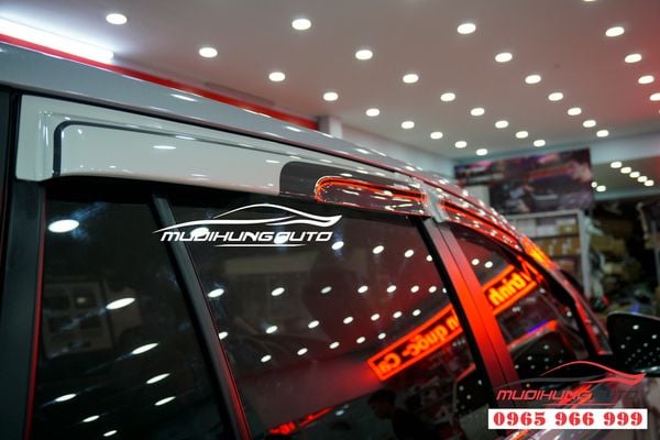 Che mưa xe Toyota Innova 2019 04