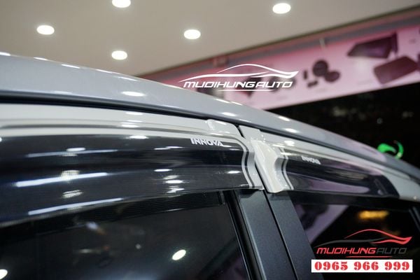 Che mưa xe Toyota Innova 2019 05