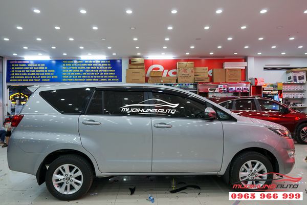 Che mưa xe Toyota Innova 2019 06