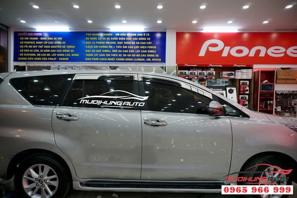 Che mưa xe Toyota Innova 2019 07