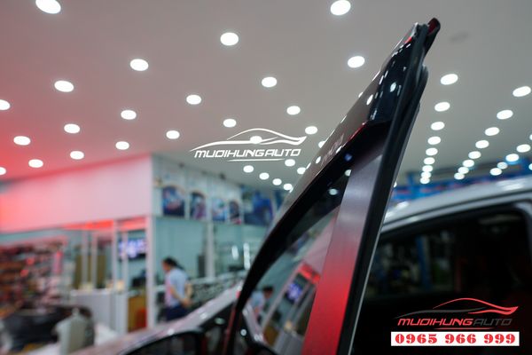 Che mưa xe Toyota Innova 2019 08