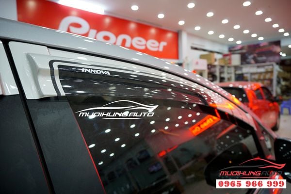 Che mưa xe Toyota Innova 2019 09