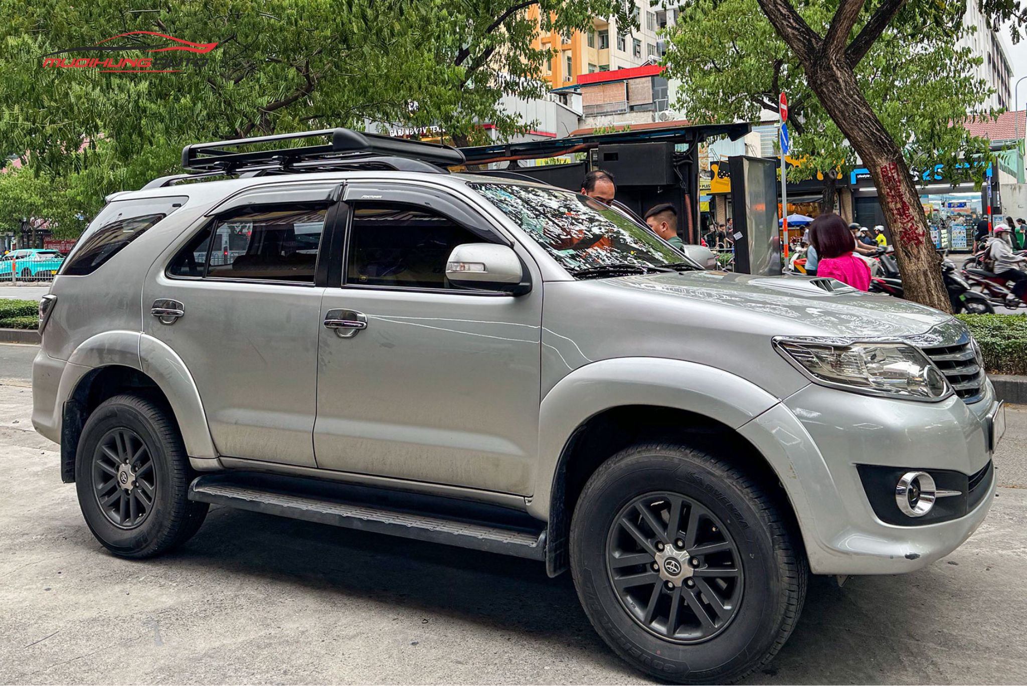 Lắp baga mui Yaki 127cm CP-307 cho xe Toyota Fortuner 2015