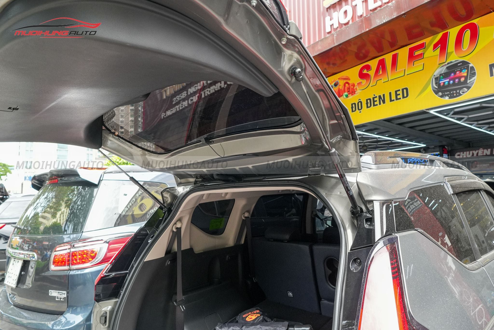 Cốp cơ nguyên bản Mitsubishi Xpander Cross 2024