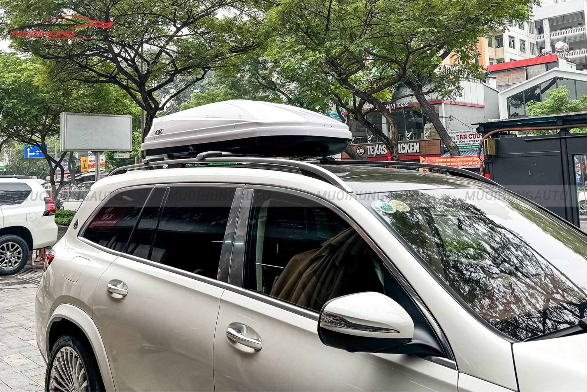 Cốp để đồ nóc xe Mercedes GLS600