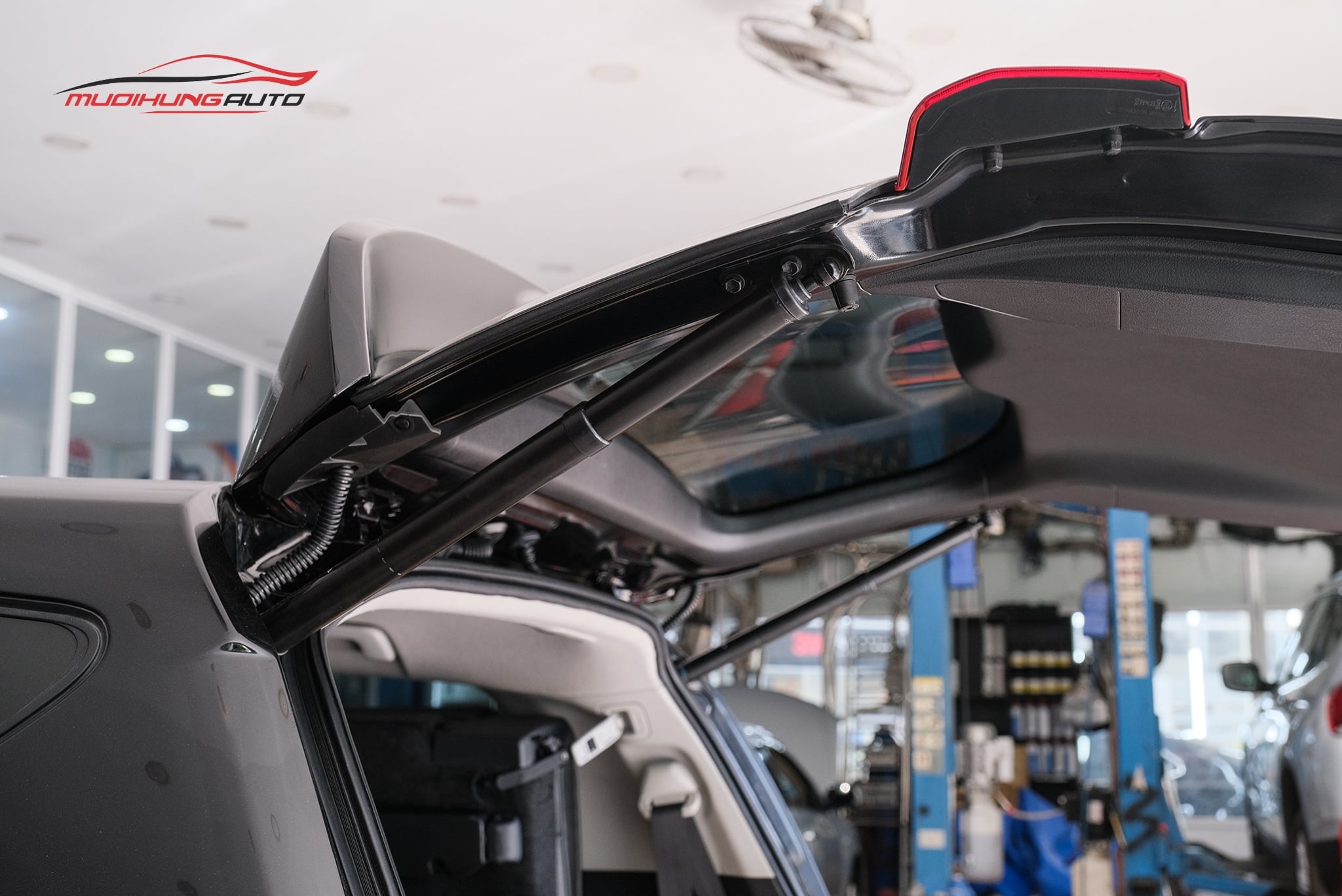 Cốp điện ô tô Toyota Innova