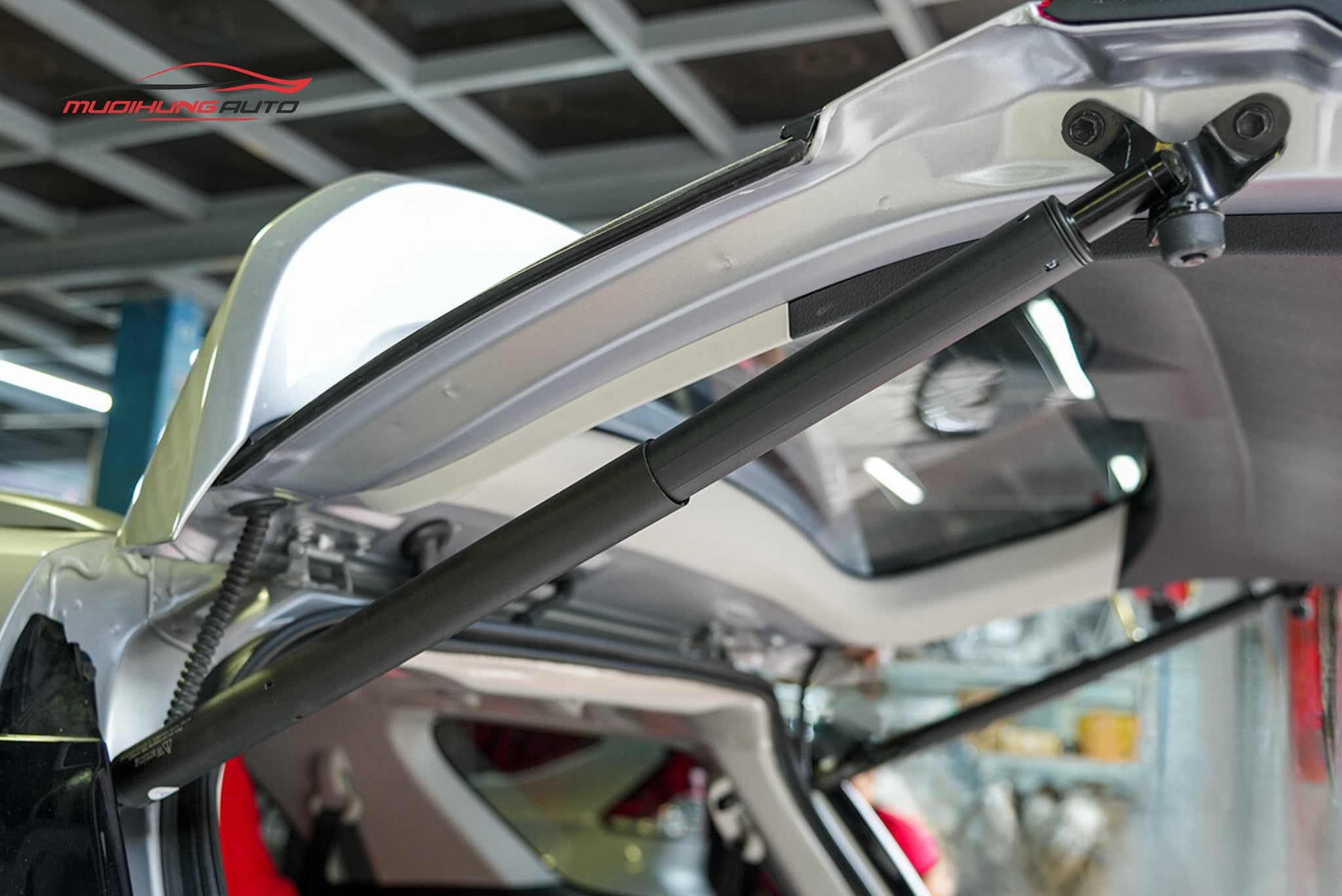 Cốp điện ô tô Toyota Veloz