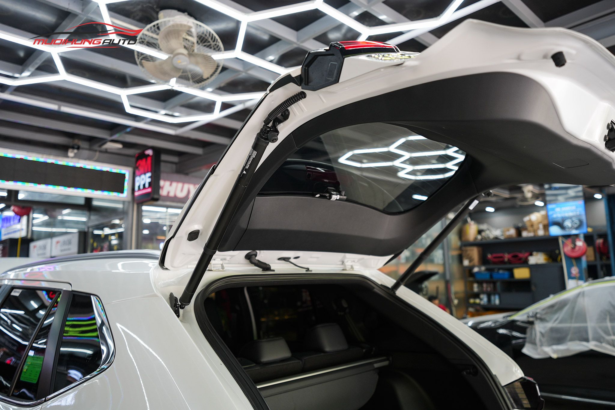 Cốp điện ô tô Yaris Cross 2024