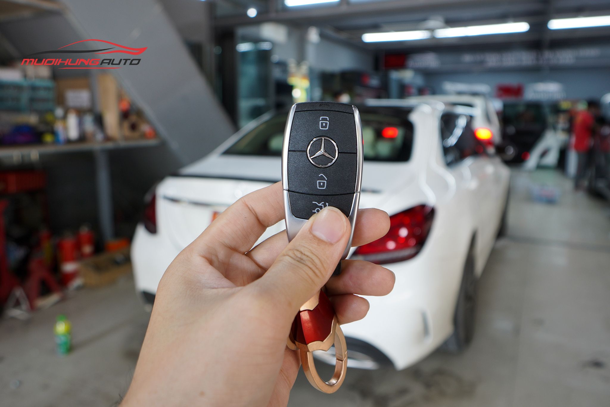 Cốp điện xe hơi Mercedes C180 AMG