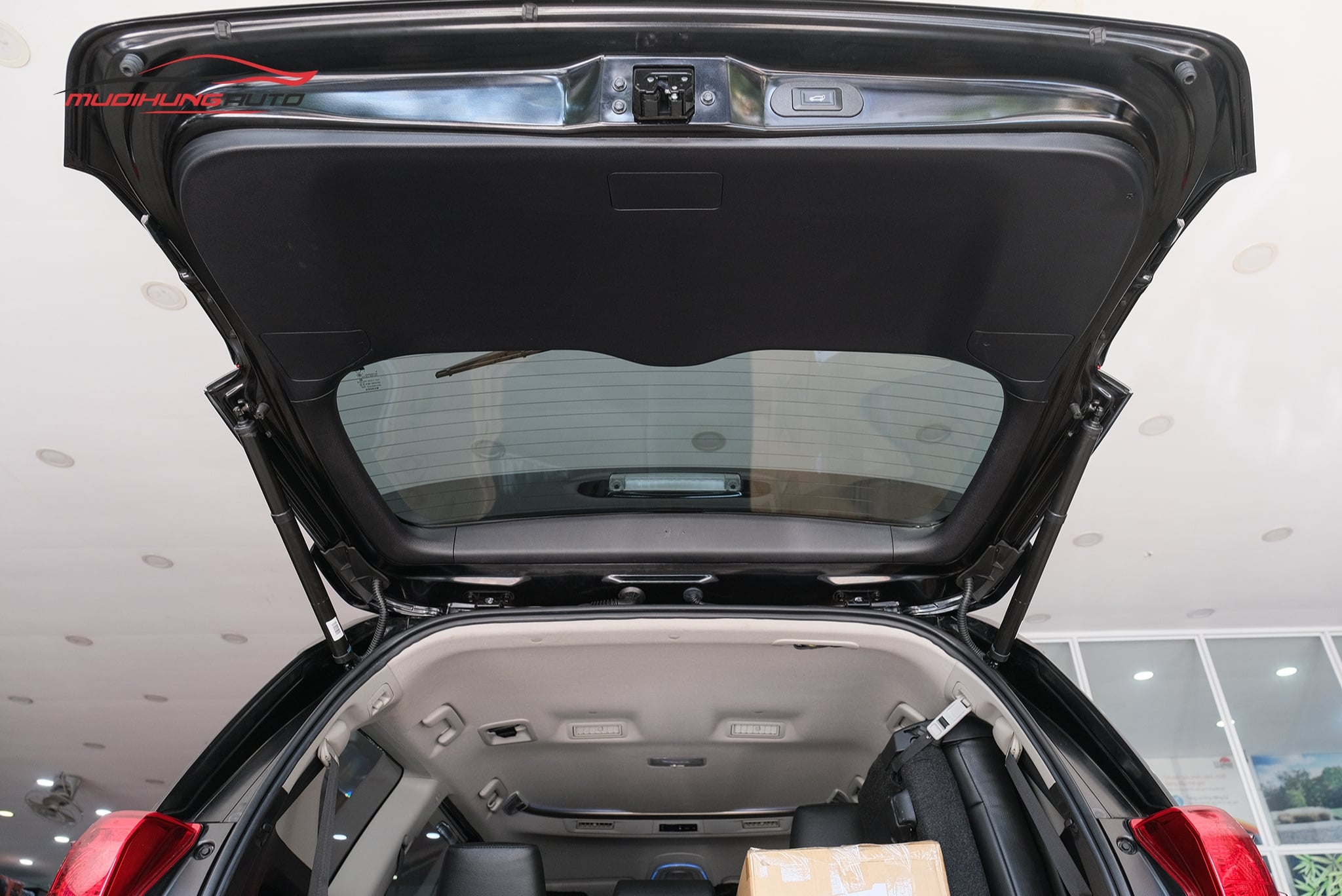 Cốp điện xe hơi Toyota Innova