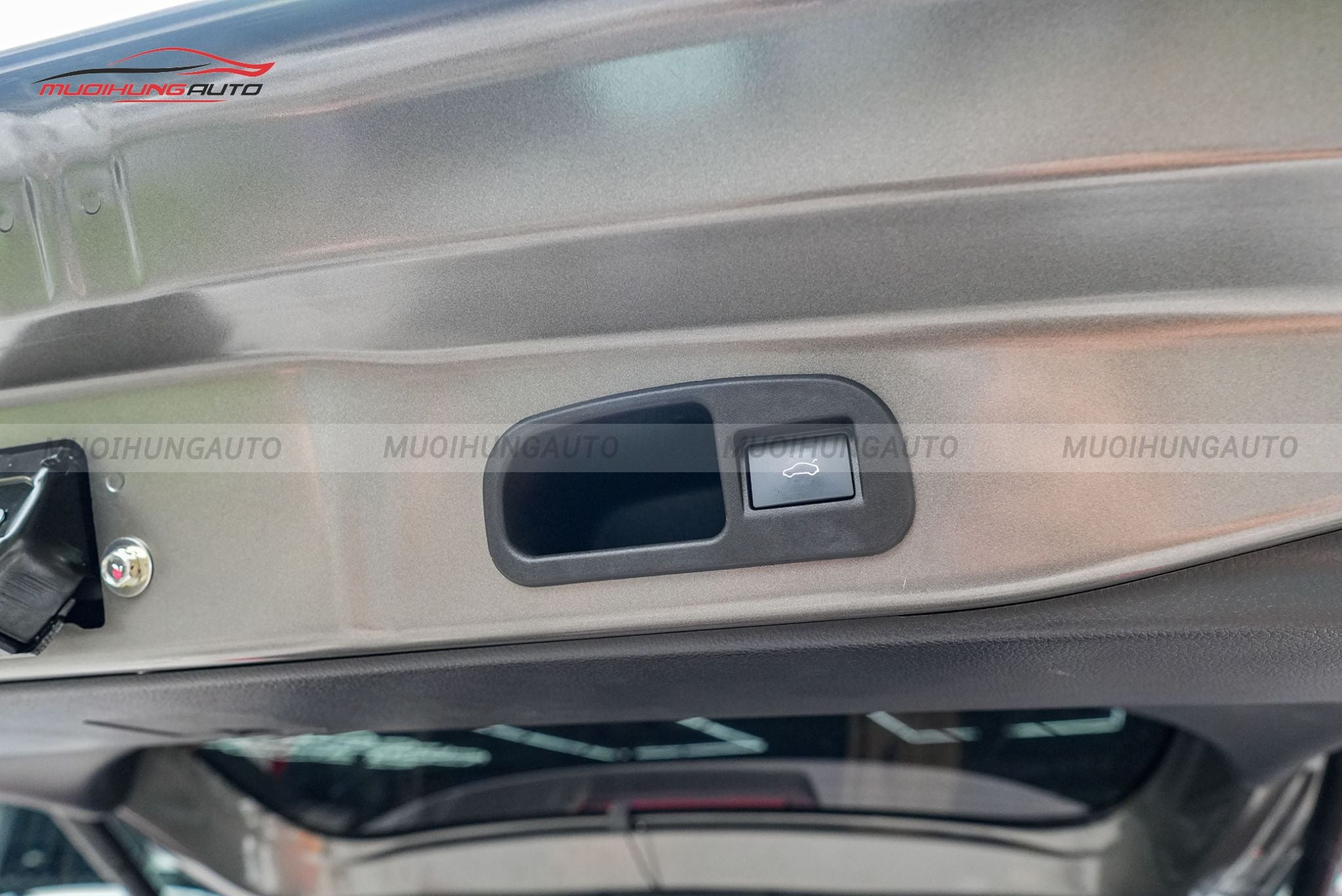 Cốp điện xe Mitsubishi Xpander Cross 2024