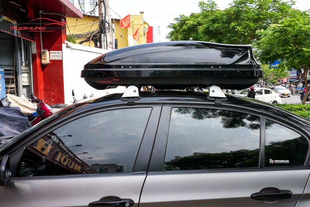 Cốp nóc 400L màu đen xe BMW 320i