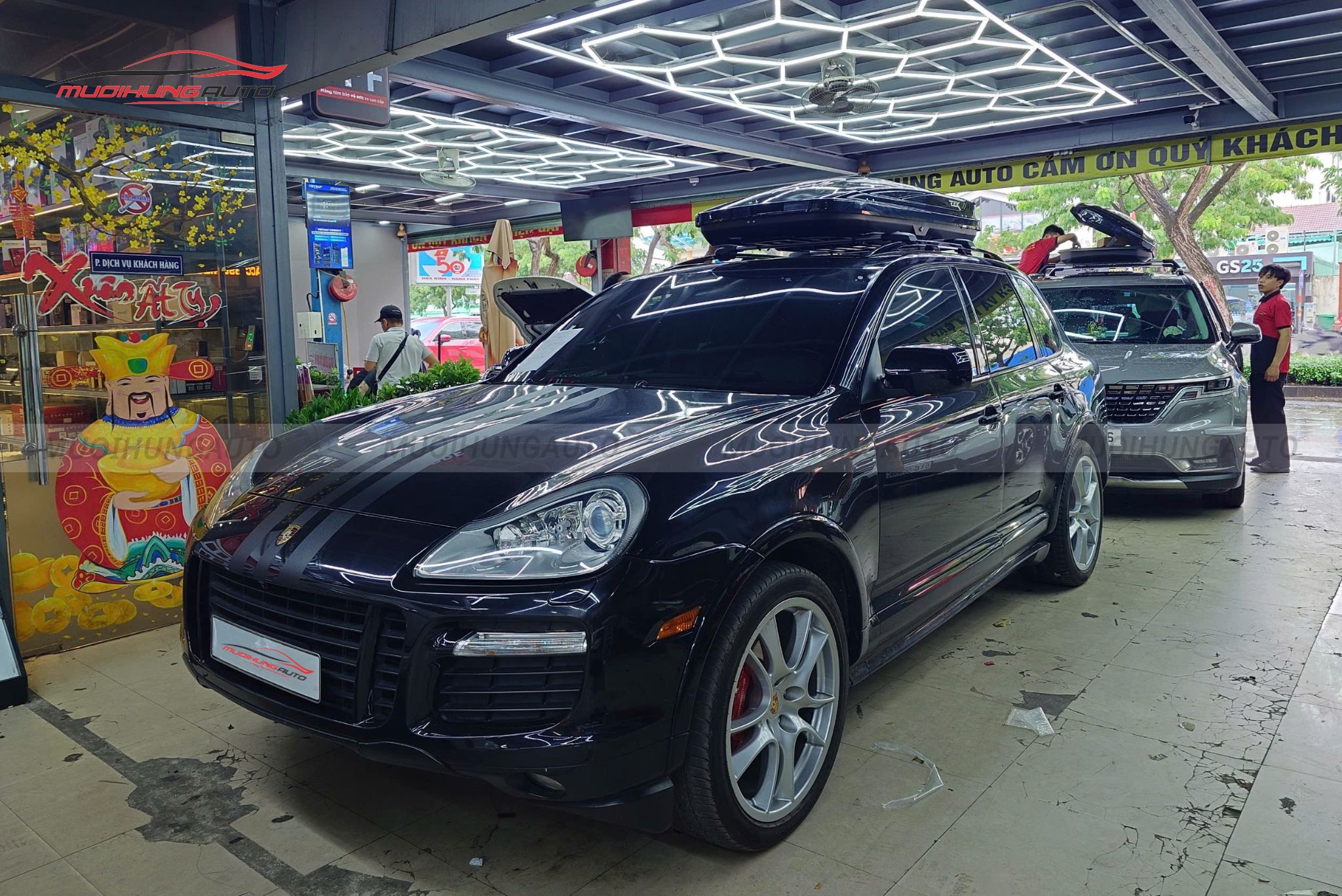 Cốp nóc phi thuyền Porsche Cayenne