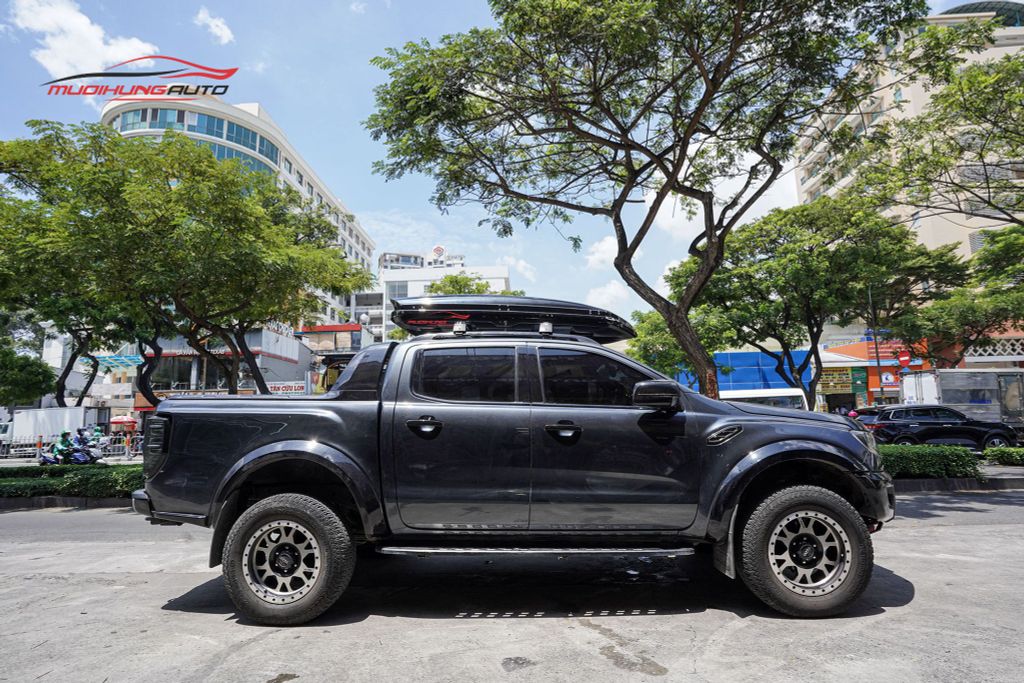 Cốp nóc phi thuyền 700L cho xe Ford Ranger