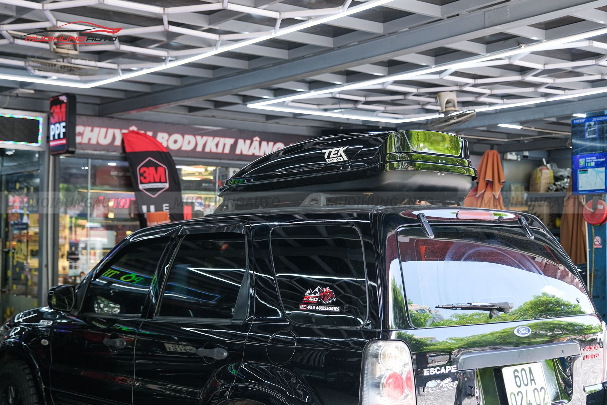 Cốp nóc phi thuyền Ford Escape 2006