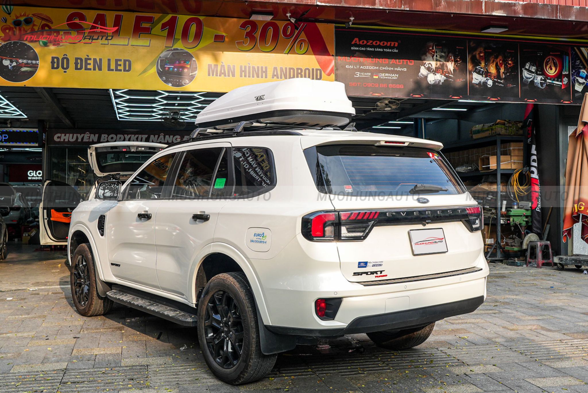 Cốp nóc phi thuyền Ford Everest 2023