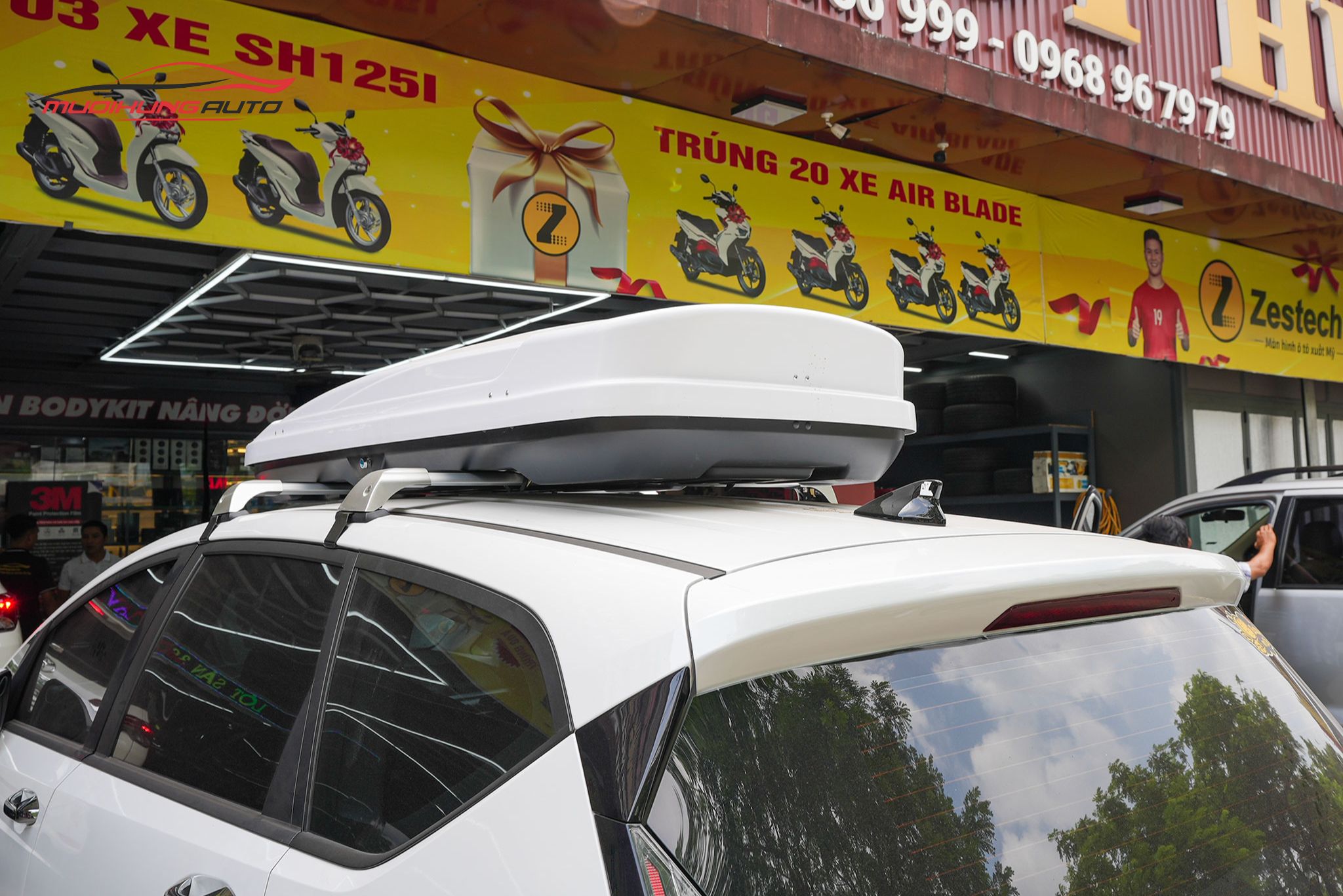 Cốp nóc phi thuyền Hyundai Stargazer