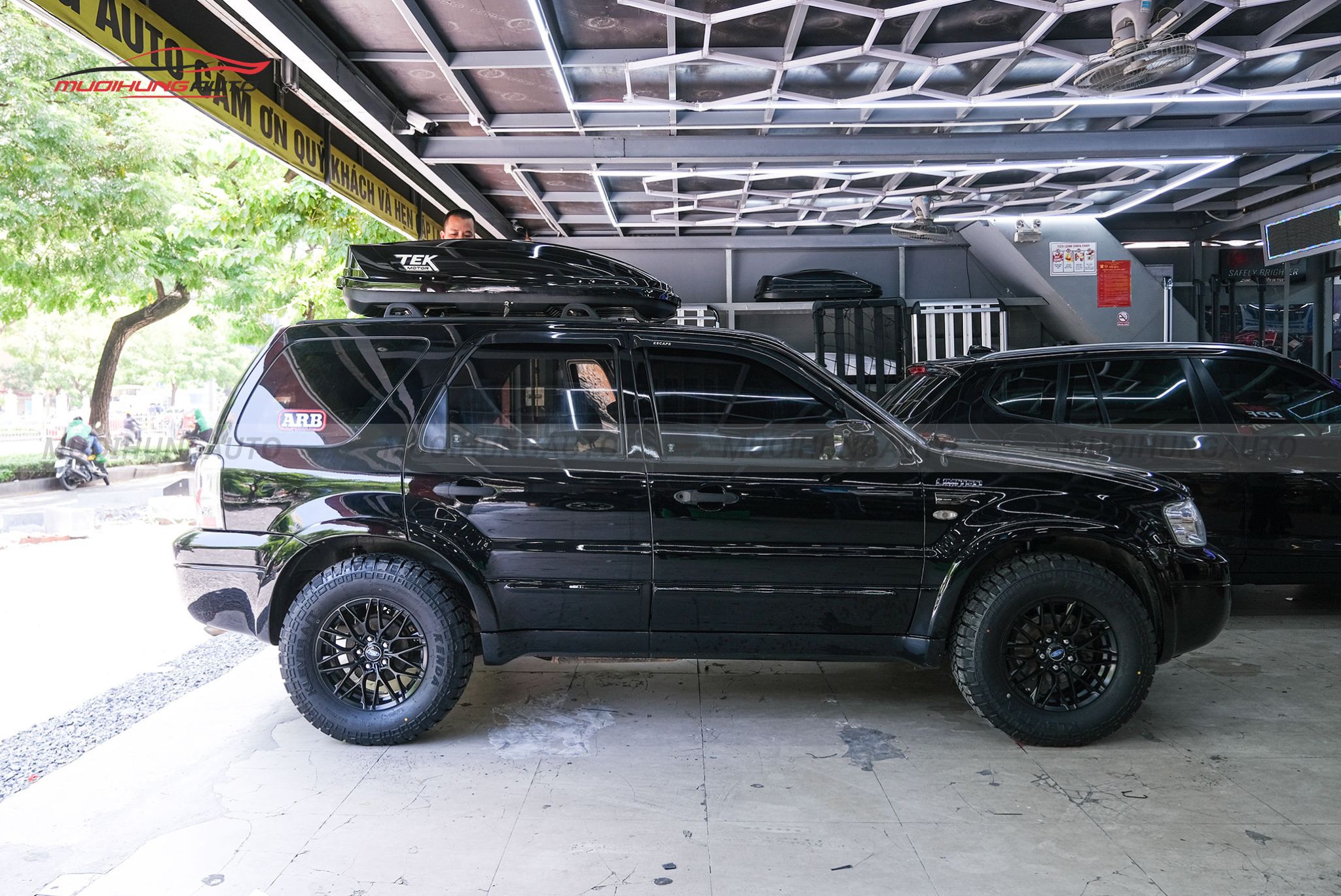 Cốp nóc xe Ford Escape 2006