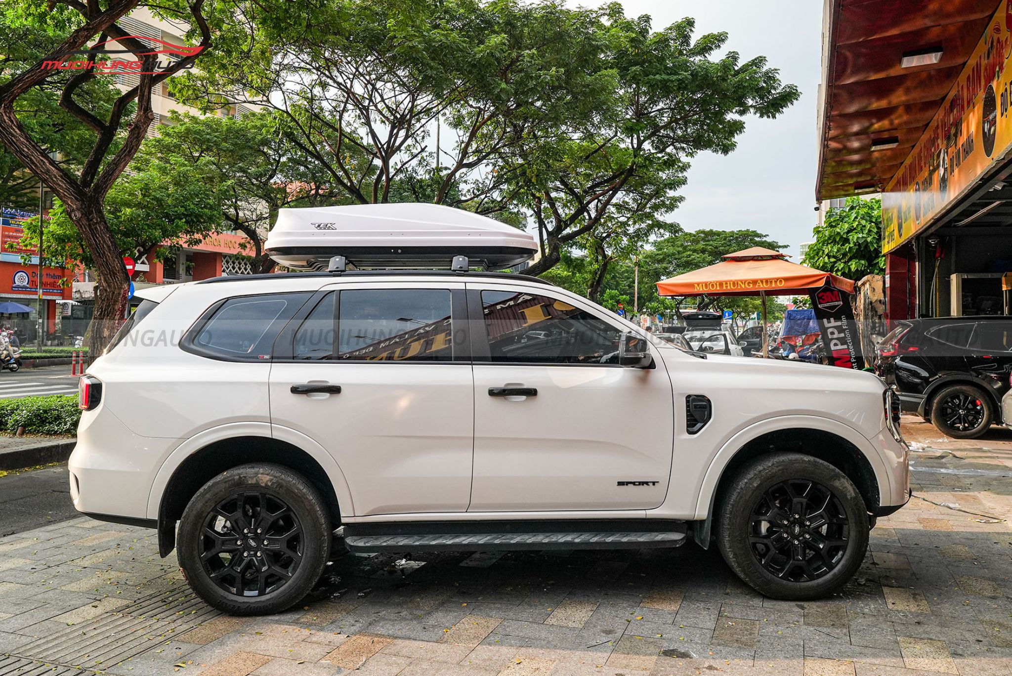 Cốp nóc xe Ford Everest 2023