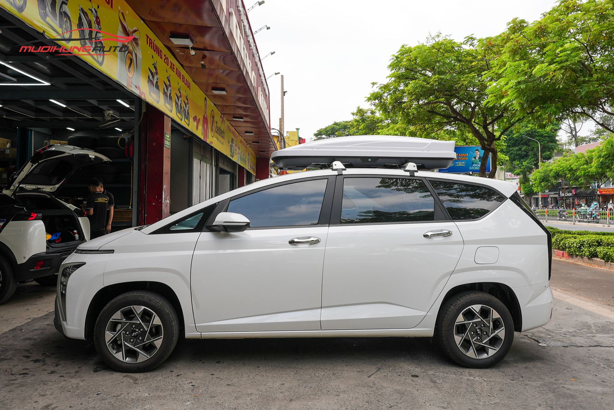 Cốp nóc xe Hyundai Stargazer