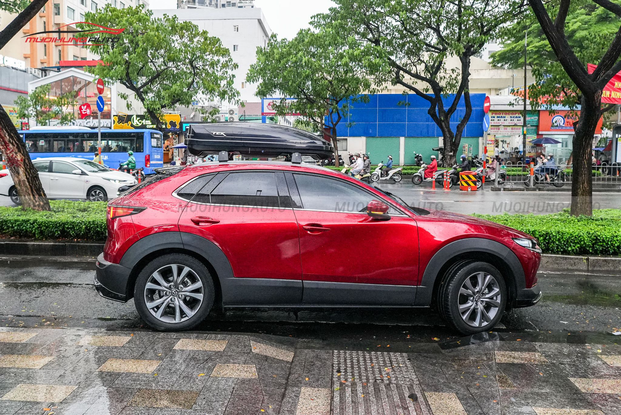 Cốp nóc xe Mazda CX30 2024