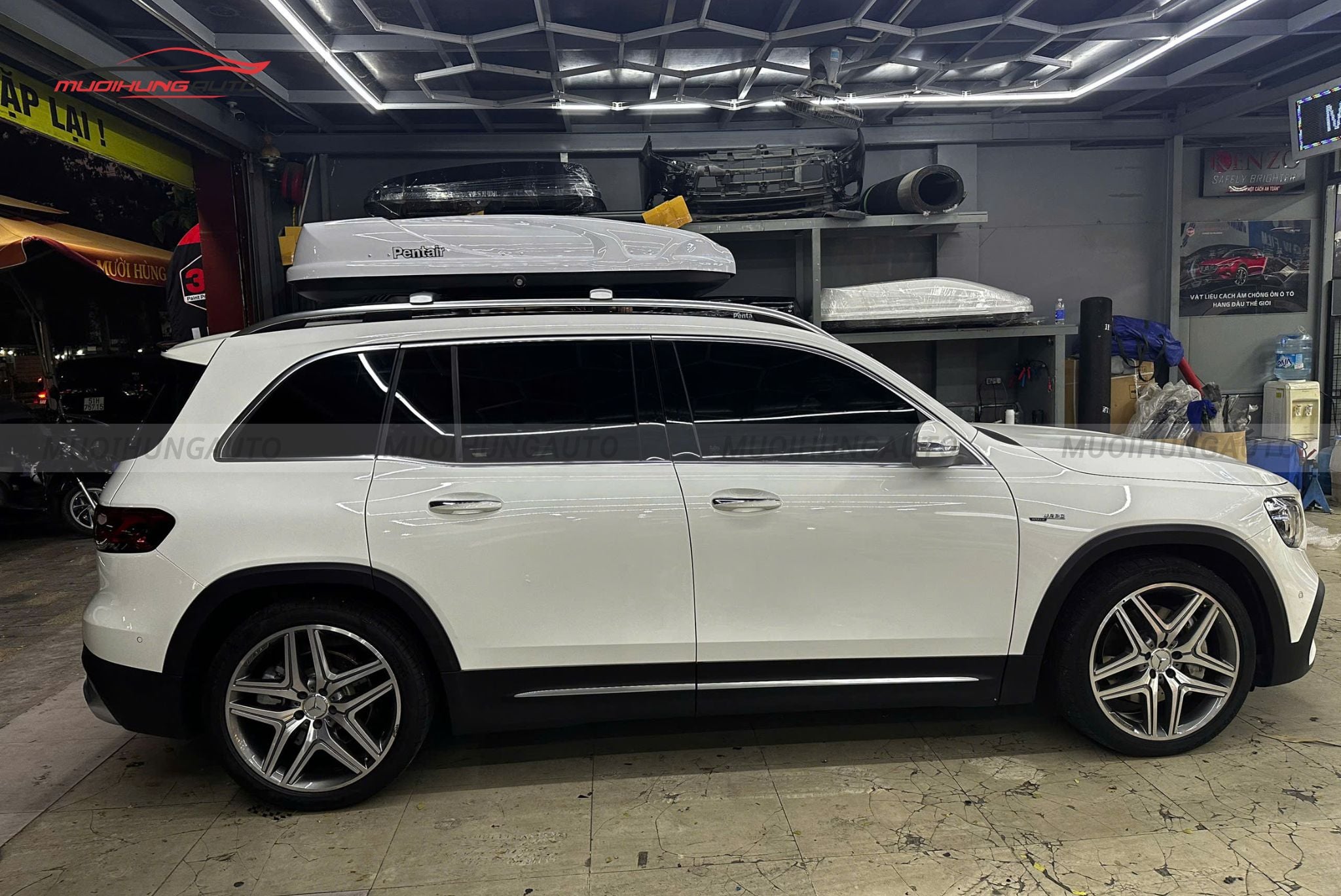 Cốp nóc xe Mercedes GLB35 2024