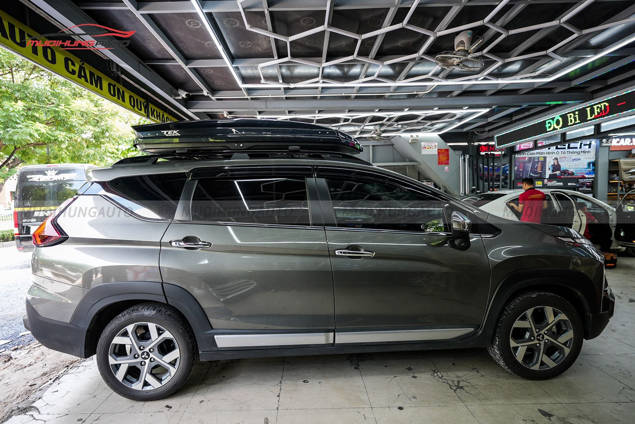 Cốp nóc xe Mitsubishi Xpander Cross 2024