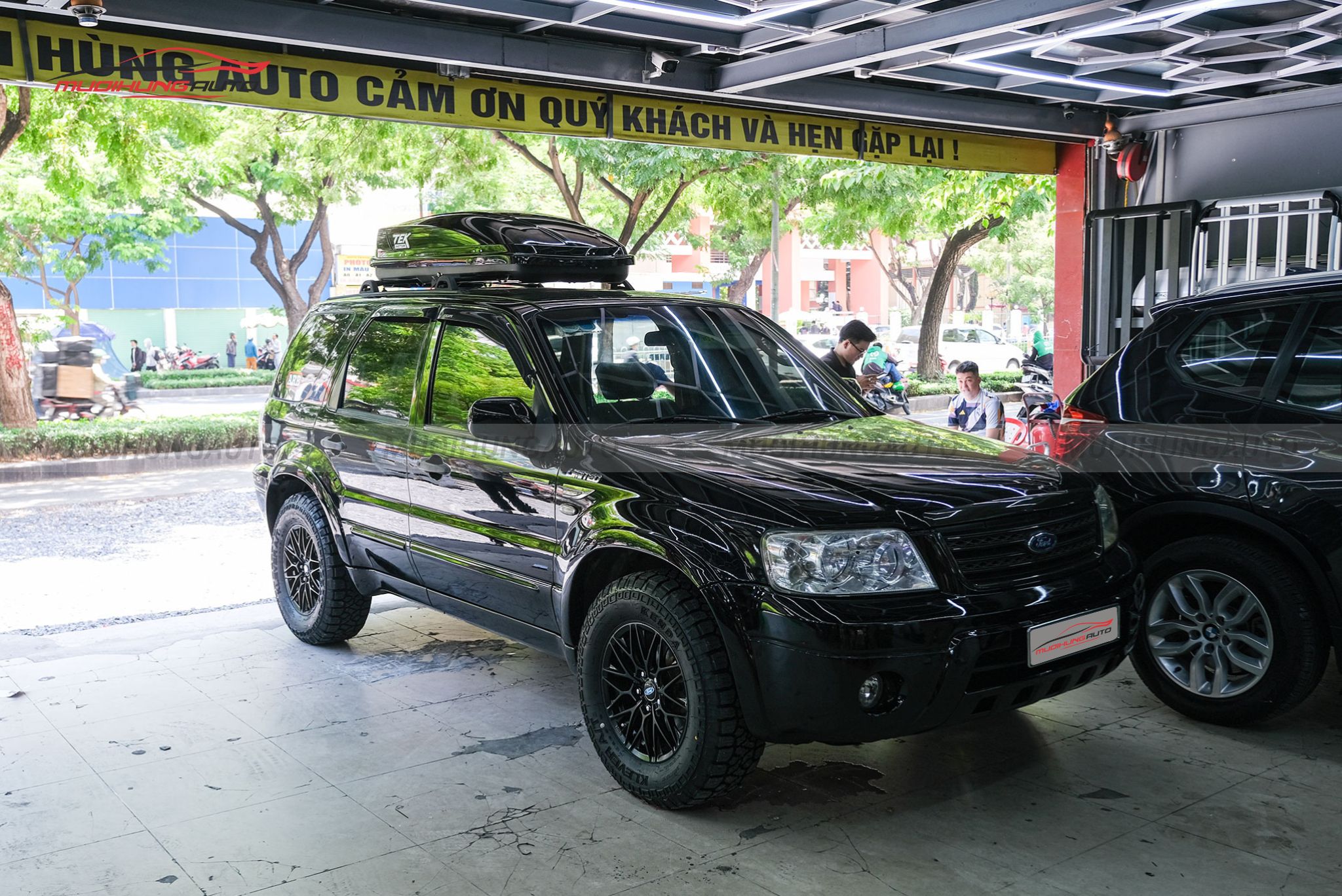 Cốp phi thuyền Ford Escape 2006