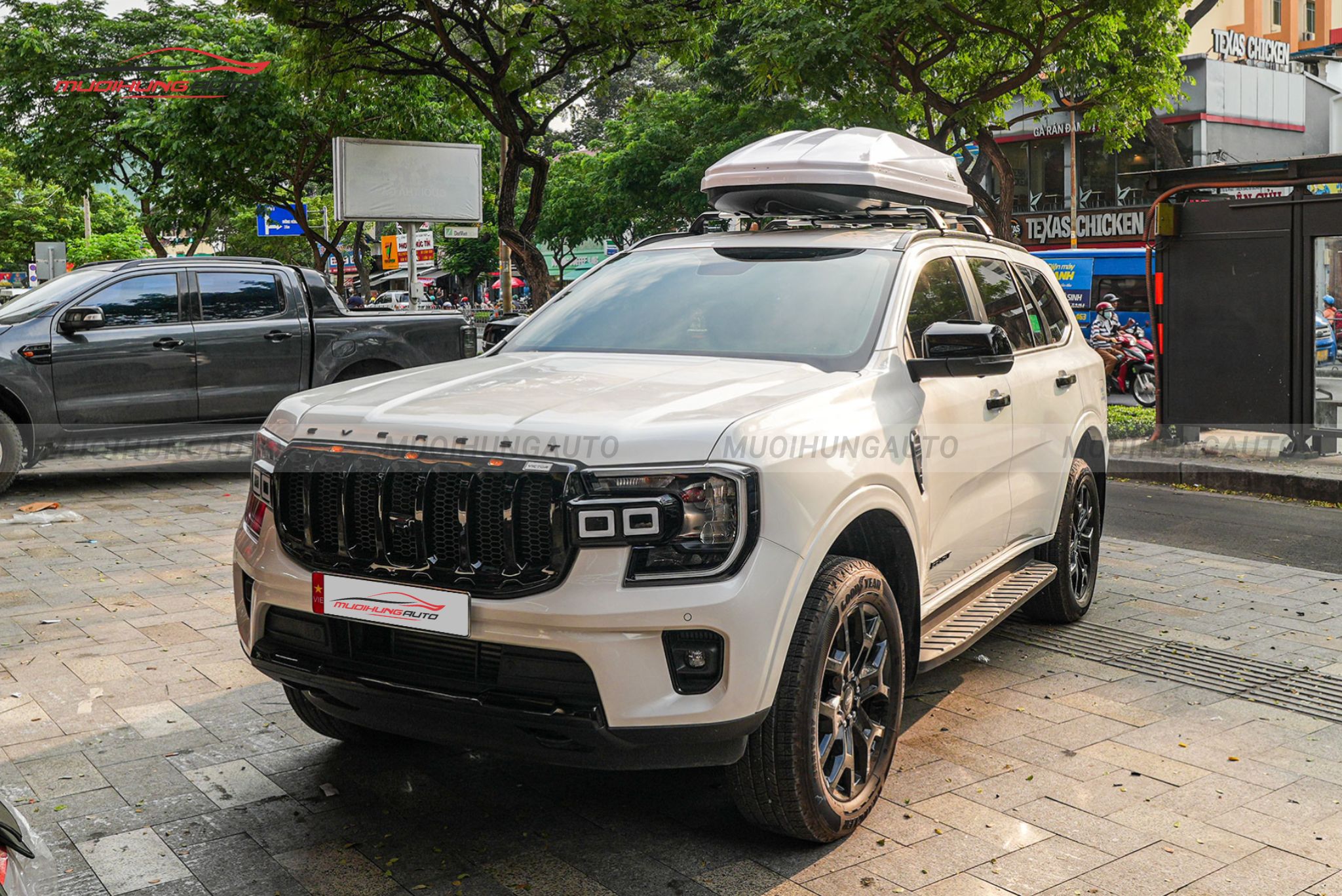 Cốp phi thuyền Ford Everest 2023