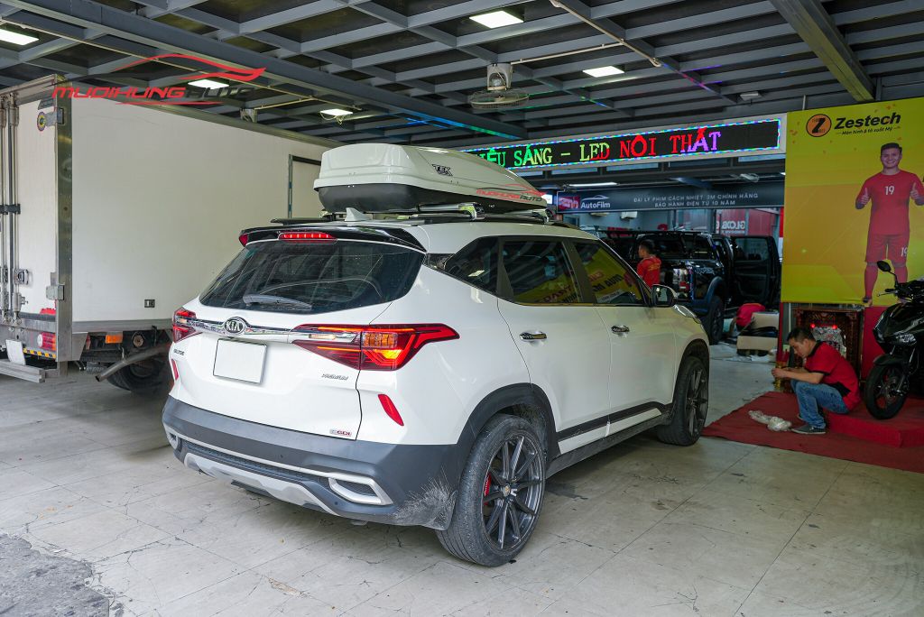 Cốp phi thuyền Kia Seltos