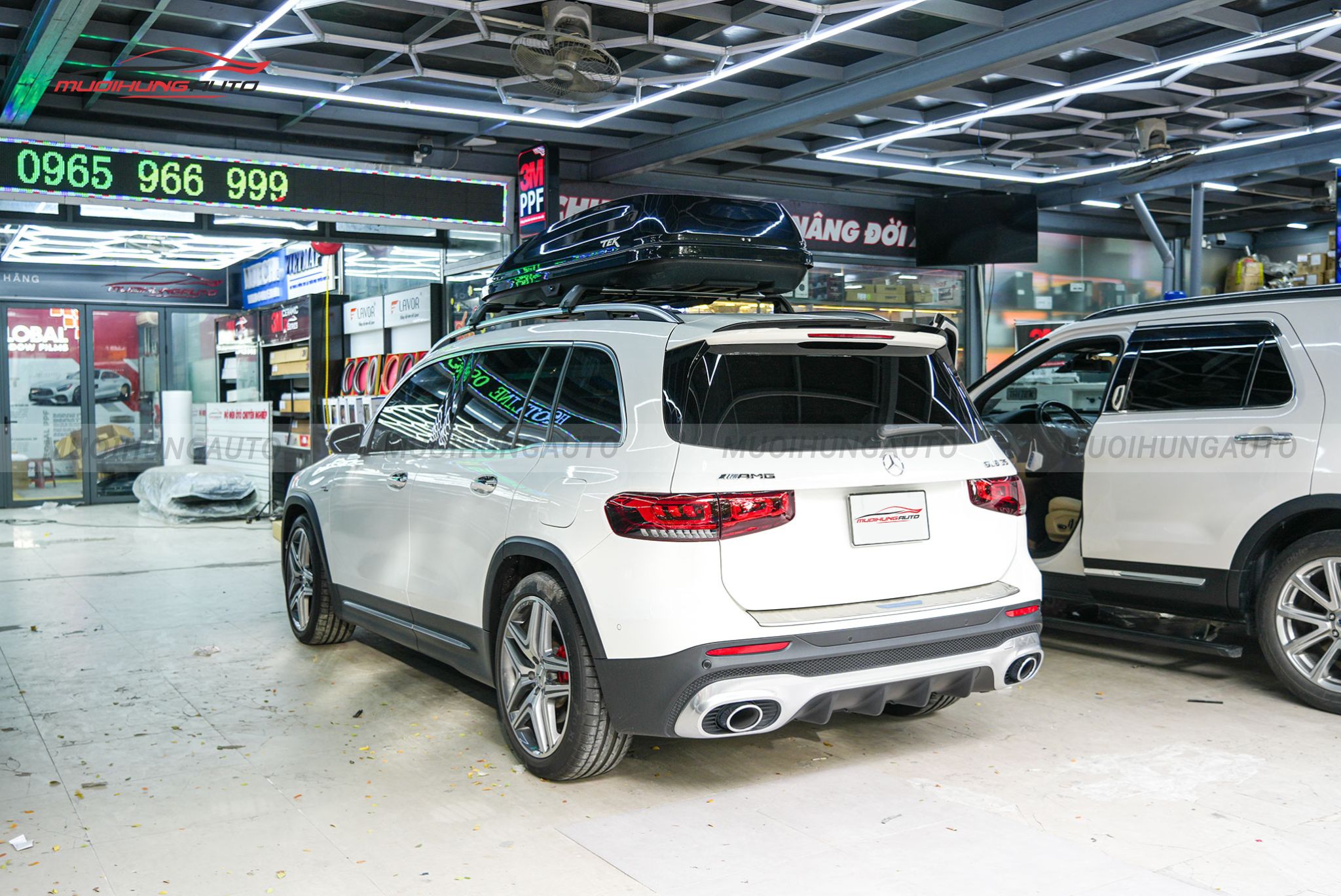 Cốp phi thuyền Mercedes GLB35 2022