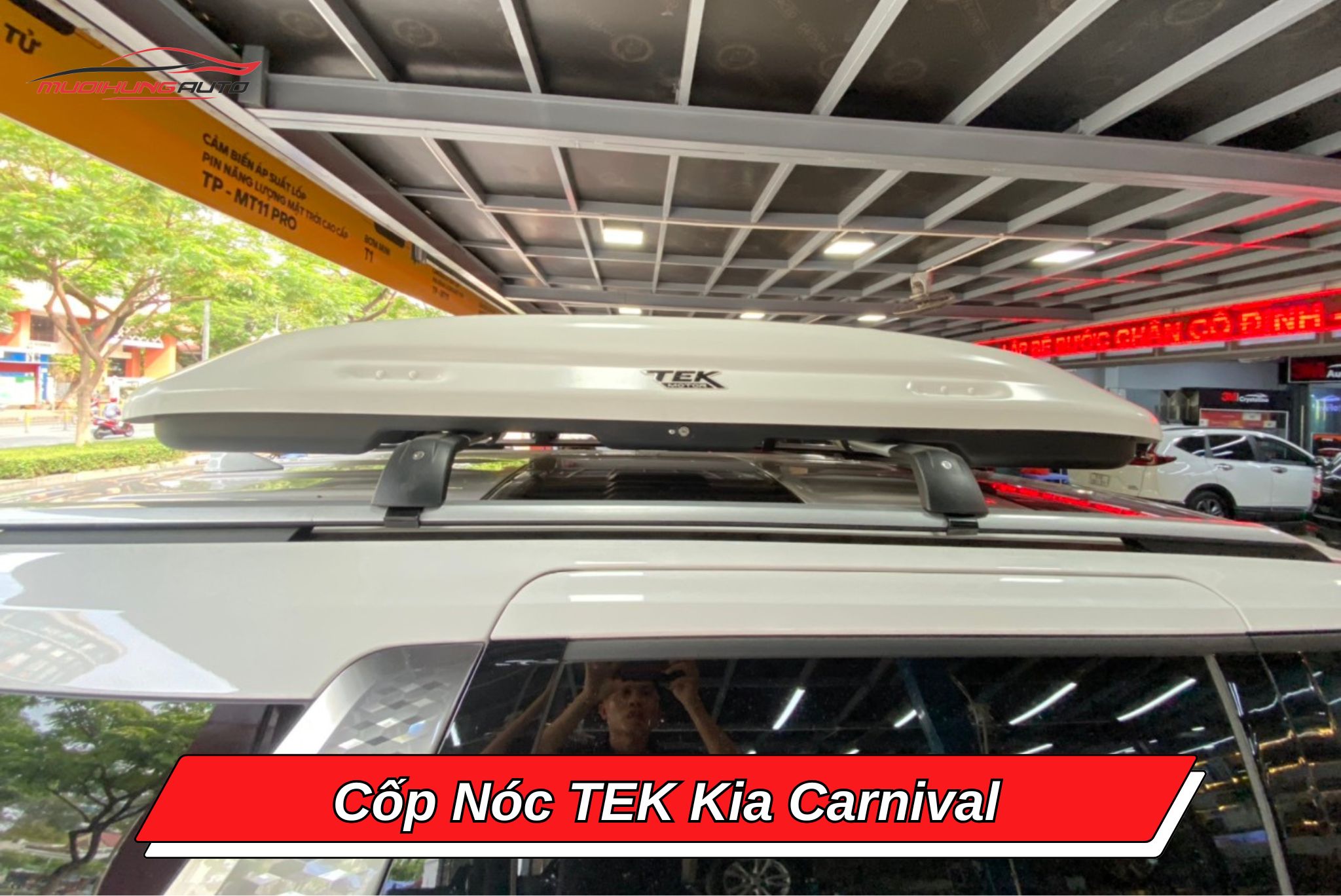 Cốp phi thuyền TEK cho xe Kia Carnival